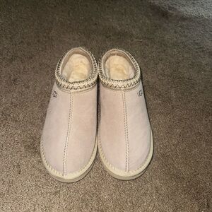UGG Cream Slip-On Shoes Size 6 Women